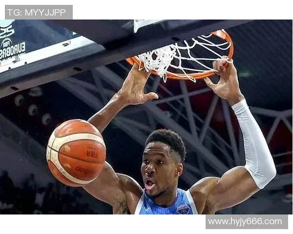 法国足球明星挑战篮球场展现惊人扣篮技巧引发热议 法国足球明星挑战篮球场展现惊人扣篮技巧引发热议